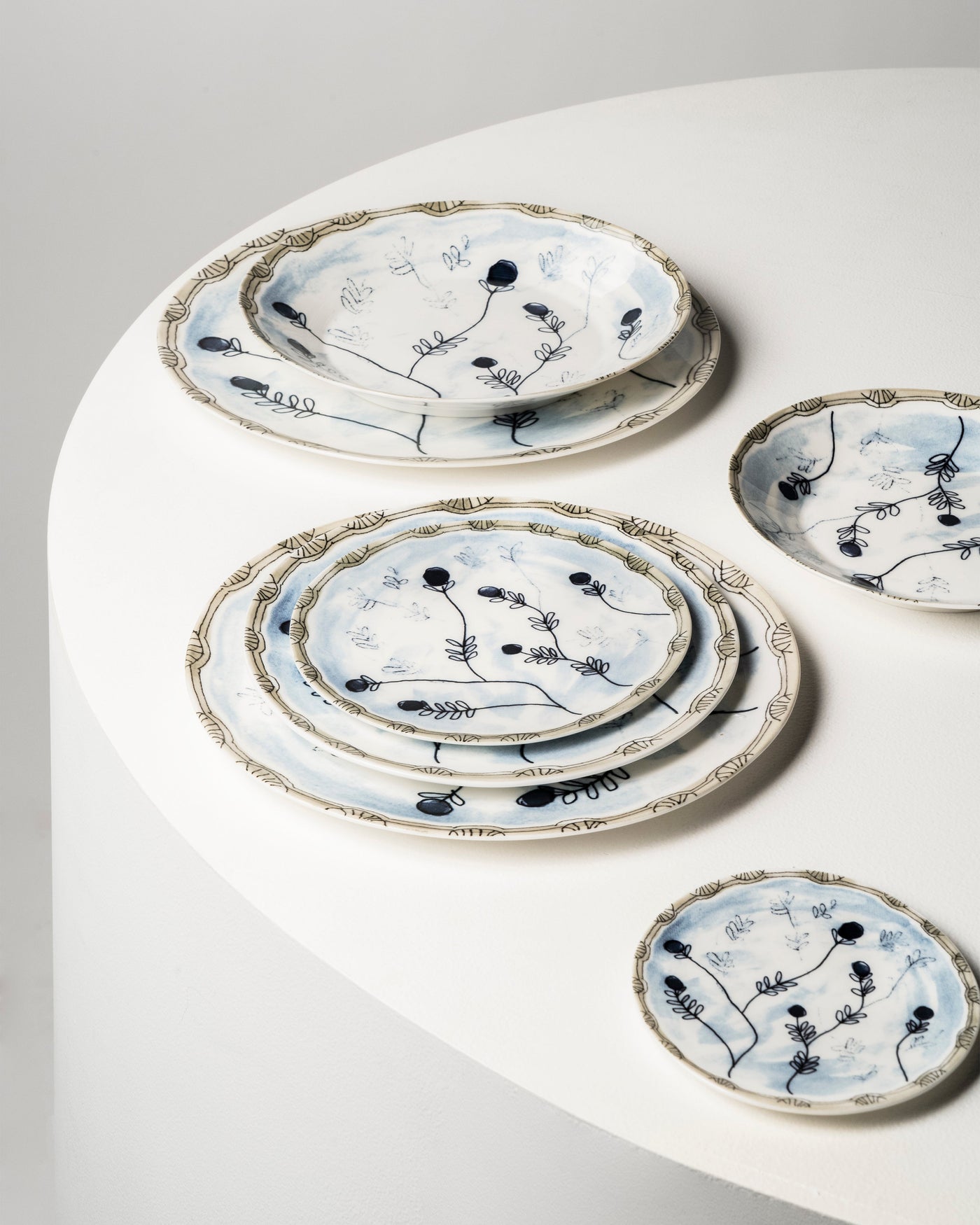 Mirtillo Tea Midnight Flowers Dinner Plate