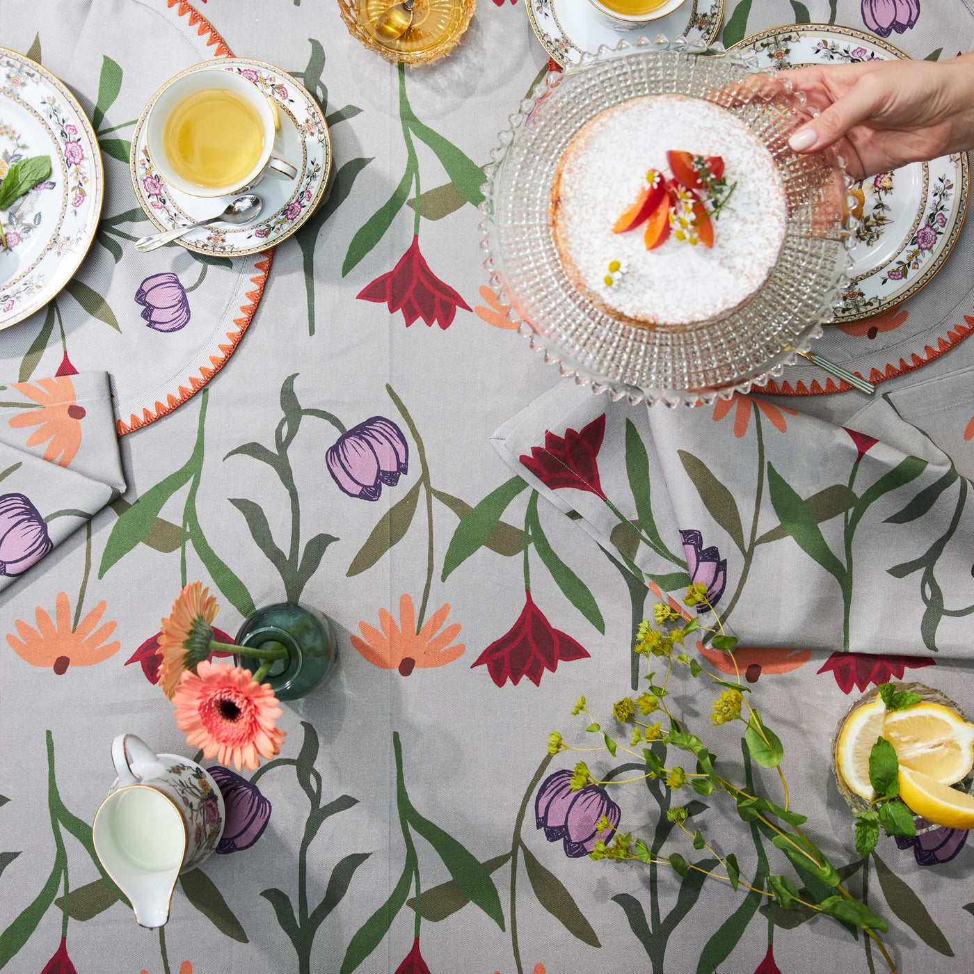 Tablecloth Picnic on the Meadow (Small)